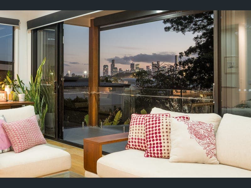 22 Wambool street, Bulimba — photo 1 of 5