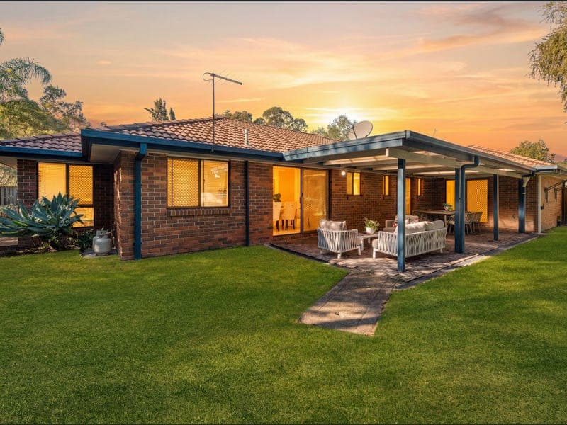 2 Ironwood Court, Arana Hills — photo 1 of 5