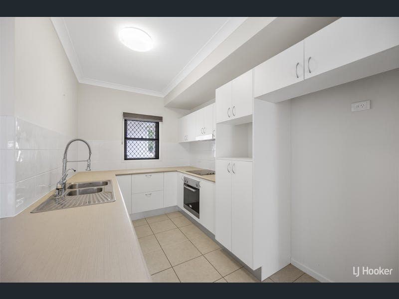 17 Greater Ascot Avenue, Shaw — photo 1 of 5
