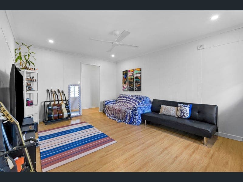 129 Smith Road, Woodridge — photo 1 of 5