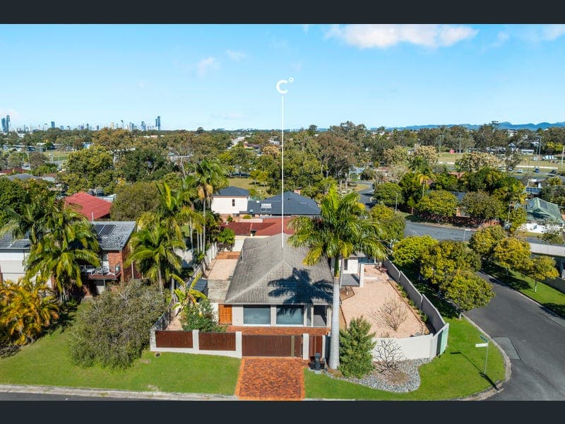 15 Pinkwood Drive, Ashmore — photo 1 of 5