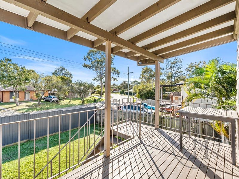 37 Dundee Drive, Morayfield — photo 1 of 5