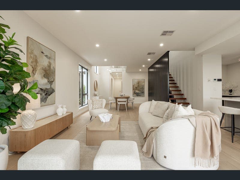 5038 Harbourview Drive, Hope Island — photo 1 of 5