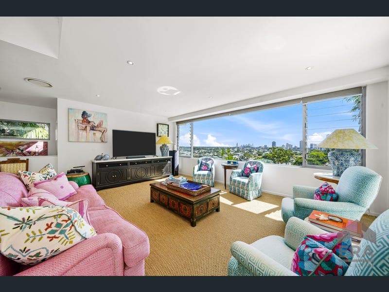 9 View Street, Burleigh Heads — photo 1 of 5