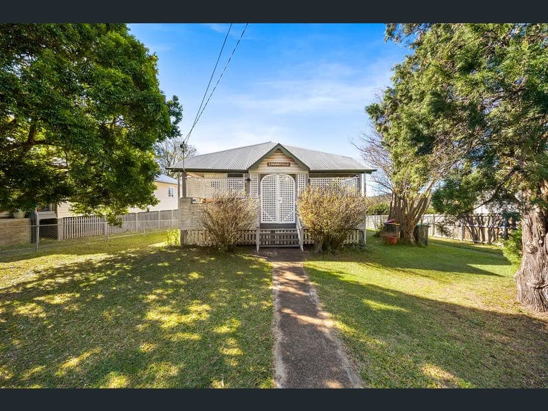 680 Cavendish Road, Holland Park — photo 1 of 5