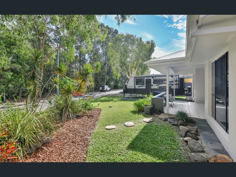 7 Brookeside Crescent, Seventeen Mile Rocks — photo 1 of 5