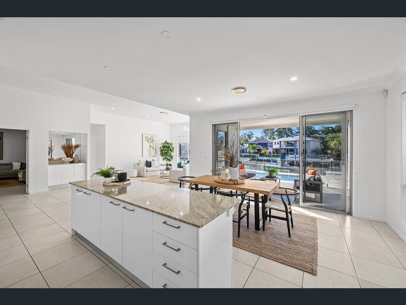 1 North Quay Drive, Biggera Waters — photo 1 of 5