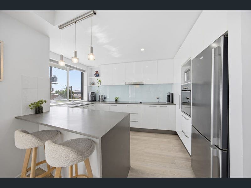 7/2341 Gold Coast Highway, Mermaid Beach — photo 1 of 5