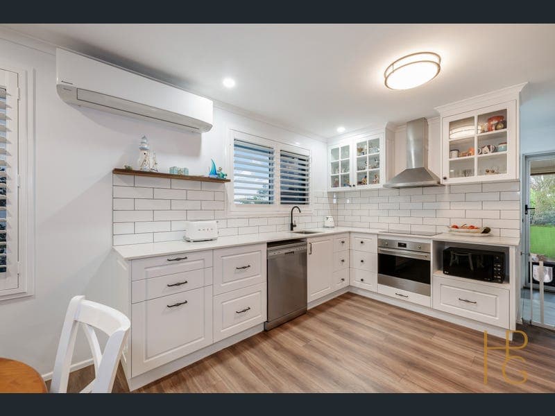 4 Beach Street, Burnett Heads — photo 1 of 5