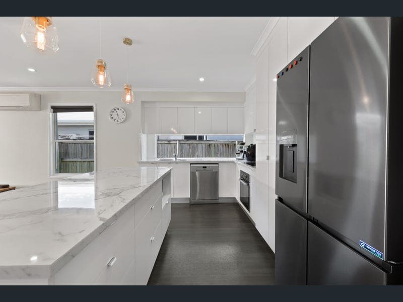 9 Darcy Boulevard, Beaconsfield — photo 1 of 5