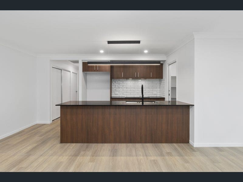 11 Yarrabilba Drive — photo 1 of 5