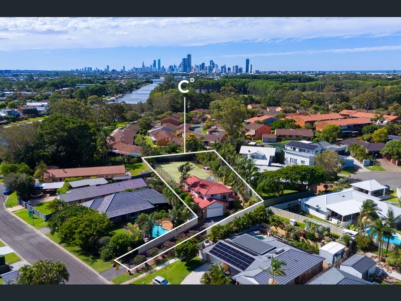 12 Beaconsfield Drive, Burleigh Waters — photo 1 of 5
