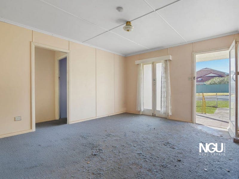 10 Spring Street, East Ipswich — photo 1 of 5
