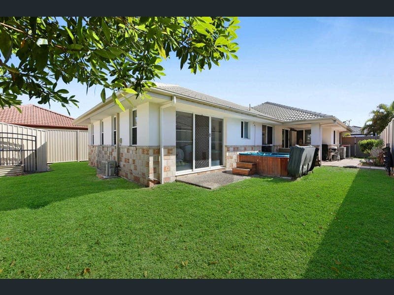 44 Gardendale Crescent, Burleigh Waters — photo 1 of 5