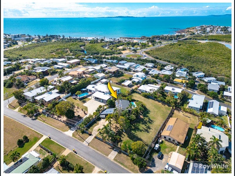 23-25 Shaw Avenue, Yeppoon — photo 1 of 5