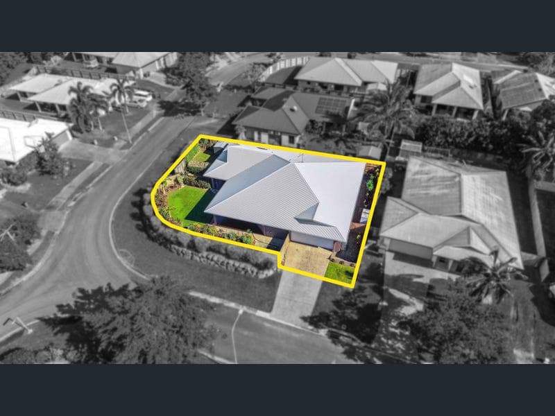17 Roderick Street, Bentley Park — photo 1 of 5