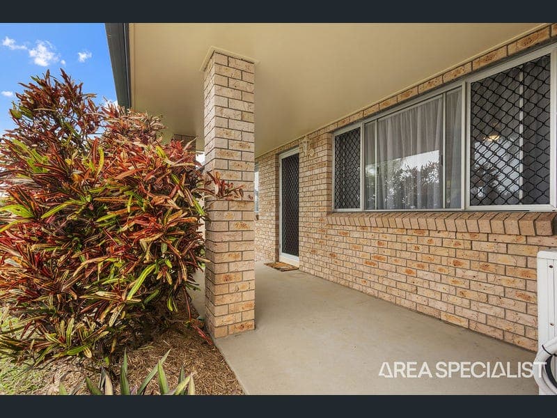 47 Celeber Drive, Beaconsfield — photo 1 of 5
