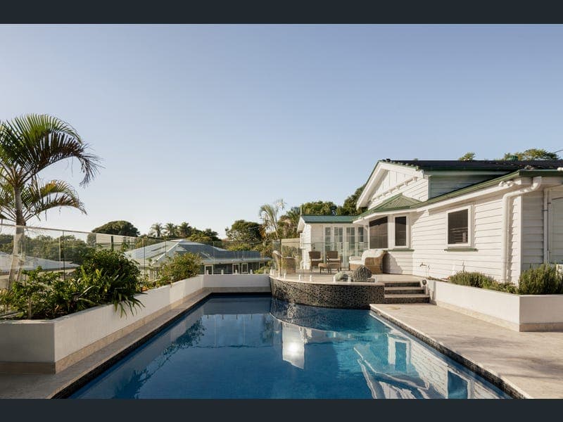 28 Henzell Terrace, Greenslopes — photo 1 of 5