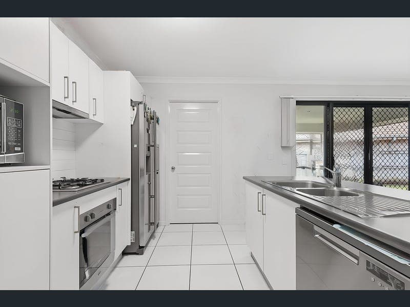34 Tesch Road, Griffin — photo 1 of 5