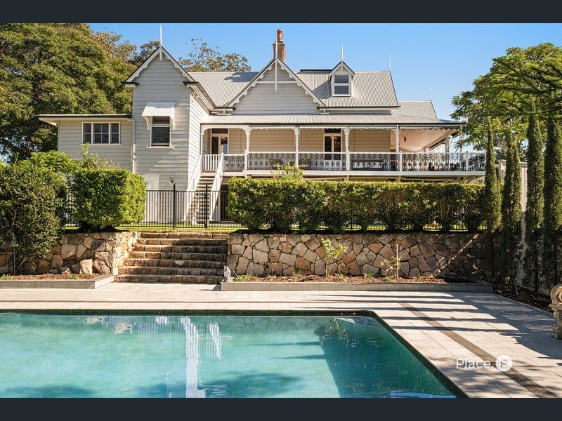 147 Lynne Grove Avenue, Corinda — photo 1 of 5