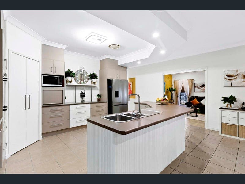 25 Rosedale Drive, Wondunna — photo 1 of 5