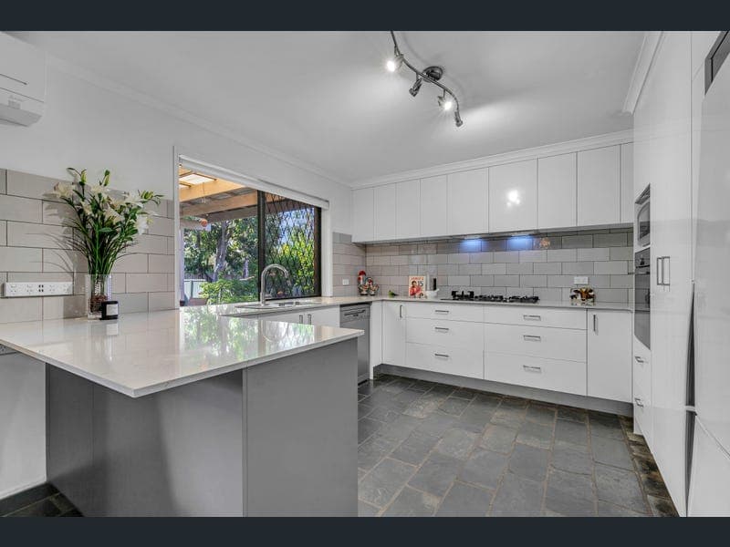 17 Narona Street, Middle Park — photo 1 of 5
