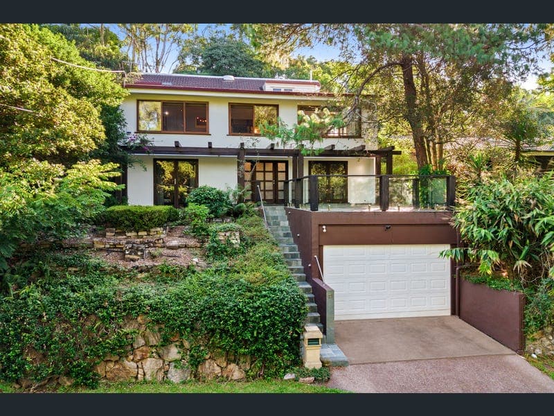 27 Akuna Street, Kenmore — photo 1 of 5