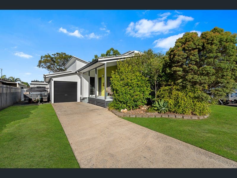 12 Whipbird Court, Urangan — photo 1 of 5