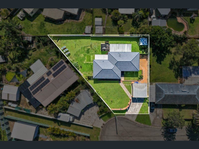 13 Clover Court, Regents Park — photo 1 of 5