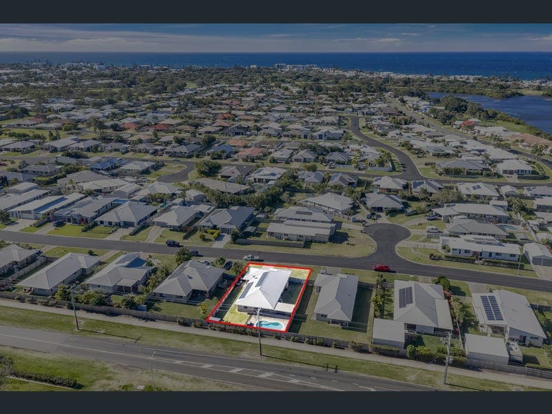 25 Sorrento Drive, Bargara — photo 1 of 5