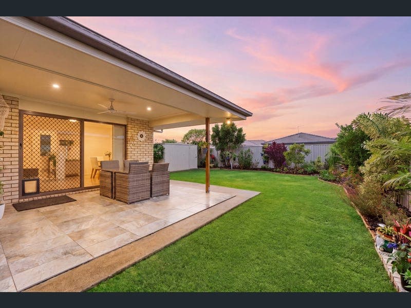 20 Village Avenue, Bongaree — photo 1 of 5