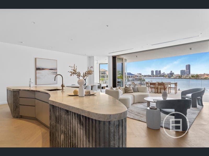 6/107 Stanhill Drive, Chevron Island — photo 1 of 5