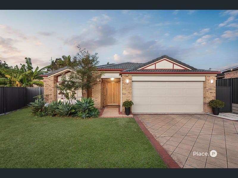 38 Silky Oak Crescent, Carindale — photo 1 of 5