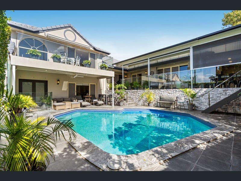 8 Carcoola Street, Benowa — photo 1 of 5