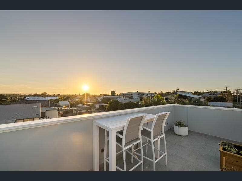 10 Hardiman Street, Woody Point — photo 1 of 5