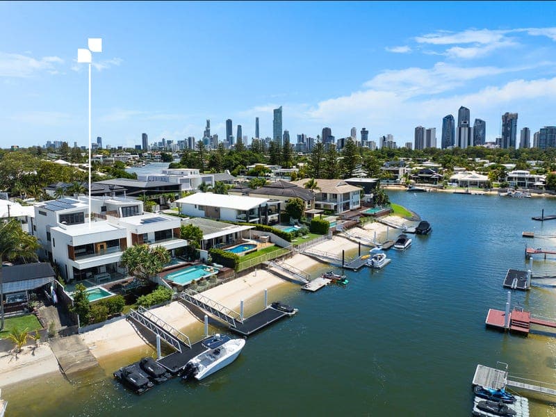 2/11 Beverley Crescent, Broadbeach Waters — photo 1 of 5