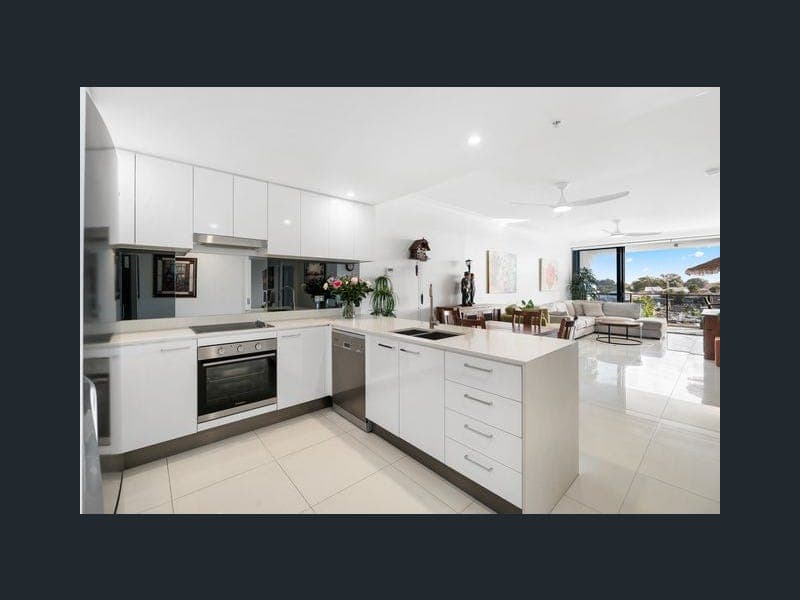 1203/5 Harbour Side Court, Biggera Waters — photo 1 of 5