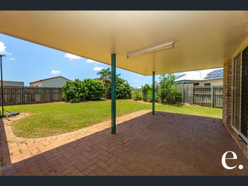 26 Chancellor Dr, Avenell Heights — photo 1 of 5