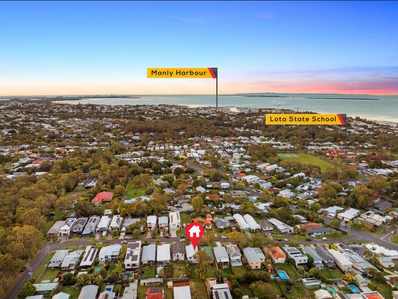 30 Villiers Street, Lota — photo 1 of 5