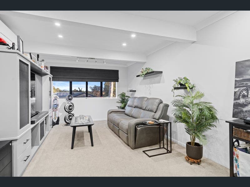 17 Chelsea Crescent, Alexandra Hills — photo 1 of 5