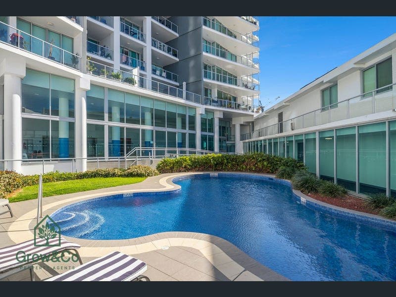 803/1 Como Crescent, Southport — photo 1 of 5