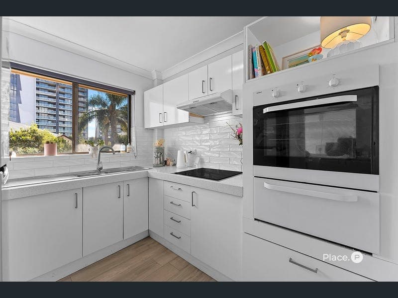 6/10 Mansfield Street, Coorparoo — photo 1 of 5
