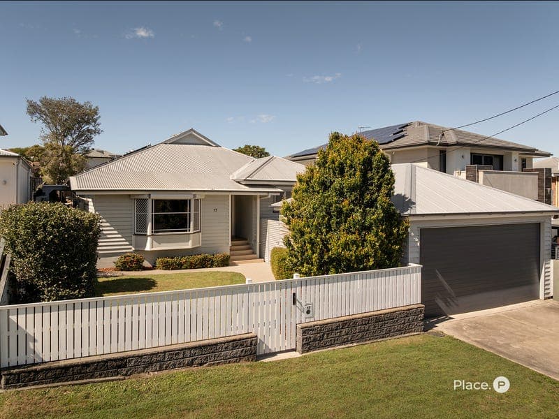 17 Zeehan Street, Wavell Heights — photo 1 of 5