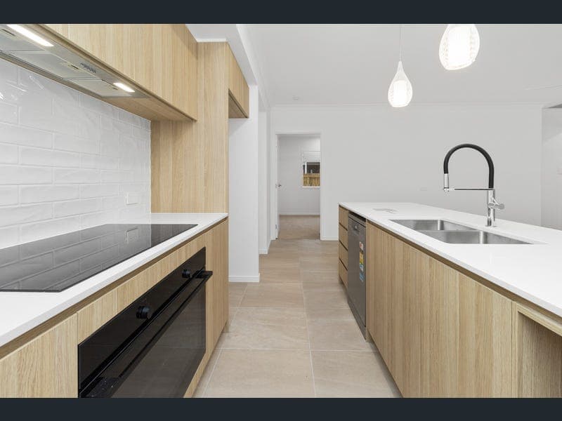 130 New Road, Highfields — photo 1 of 5