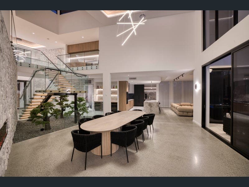 20 Rebecca Court, Broadbeach Waters — photo 1 of 5