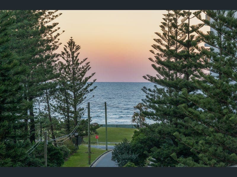 302/16-18 Hughes Avenue, Main Beach — photo 1 of 5