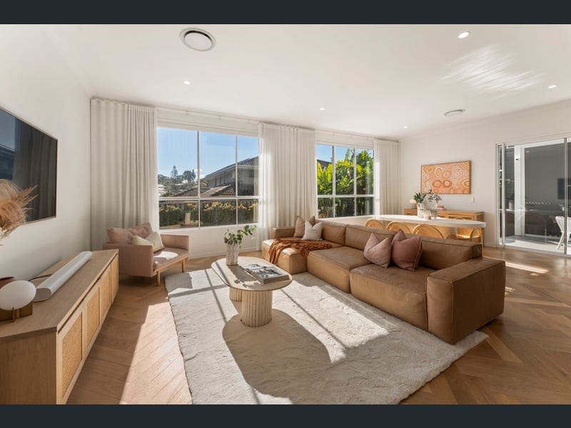 158 Beddoes Street, Holland Park — photo 1 of 5
