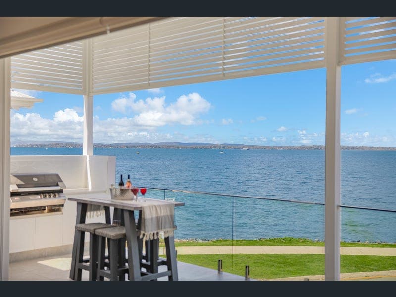 9 Pelican Street, Victoria Point — photo 1 of 5