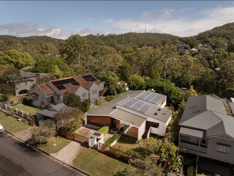 16 Lilley Road, Bardon — photo 1 of 5