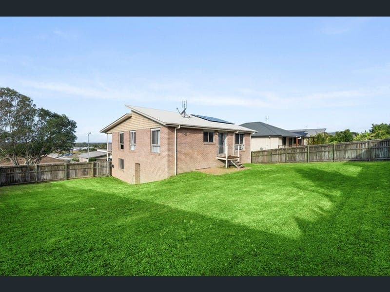 32 Bayridge Heights Drive, Nikenbah — photo 1 of 5